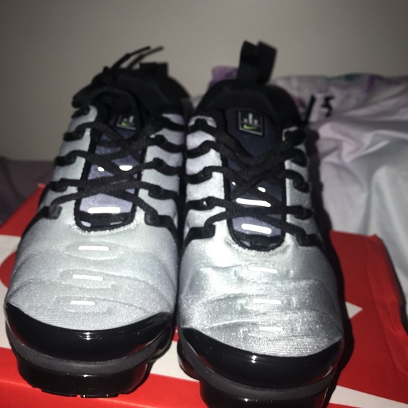 Vapormax Plus “Black Volt” - Picture 3 of 4